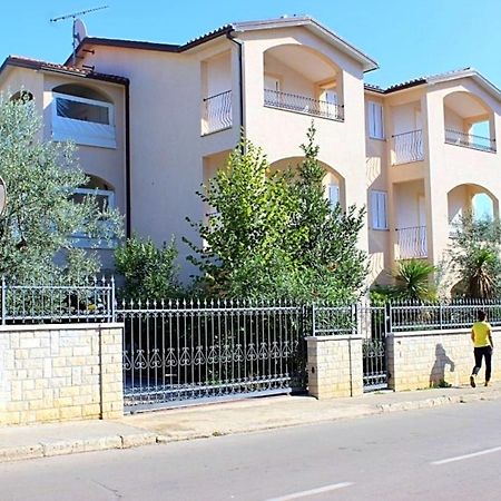 포레치 House Laura 200M From The Beach And The Center 아파트 외부 사진