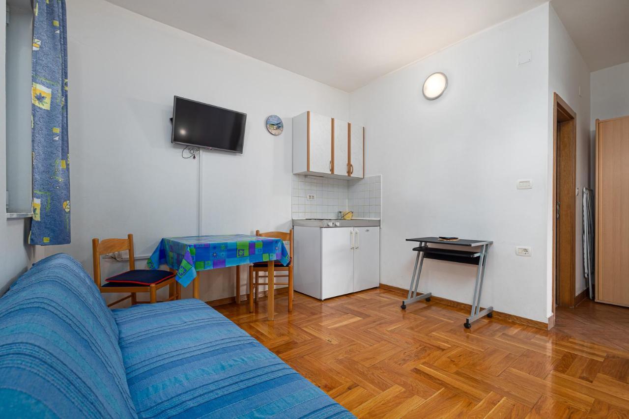 포레치 House Laura 200M From The Beach And The Center 아파트 외부 사진