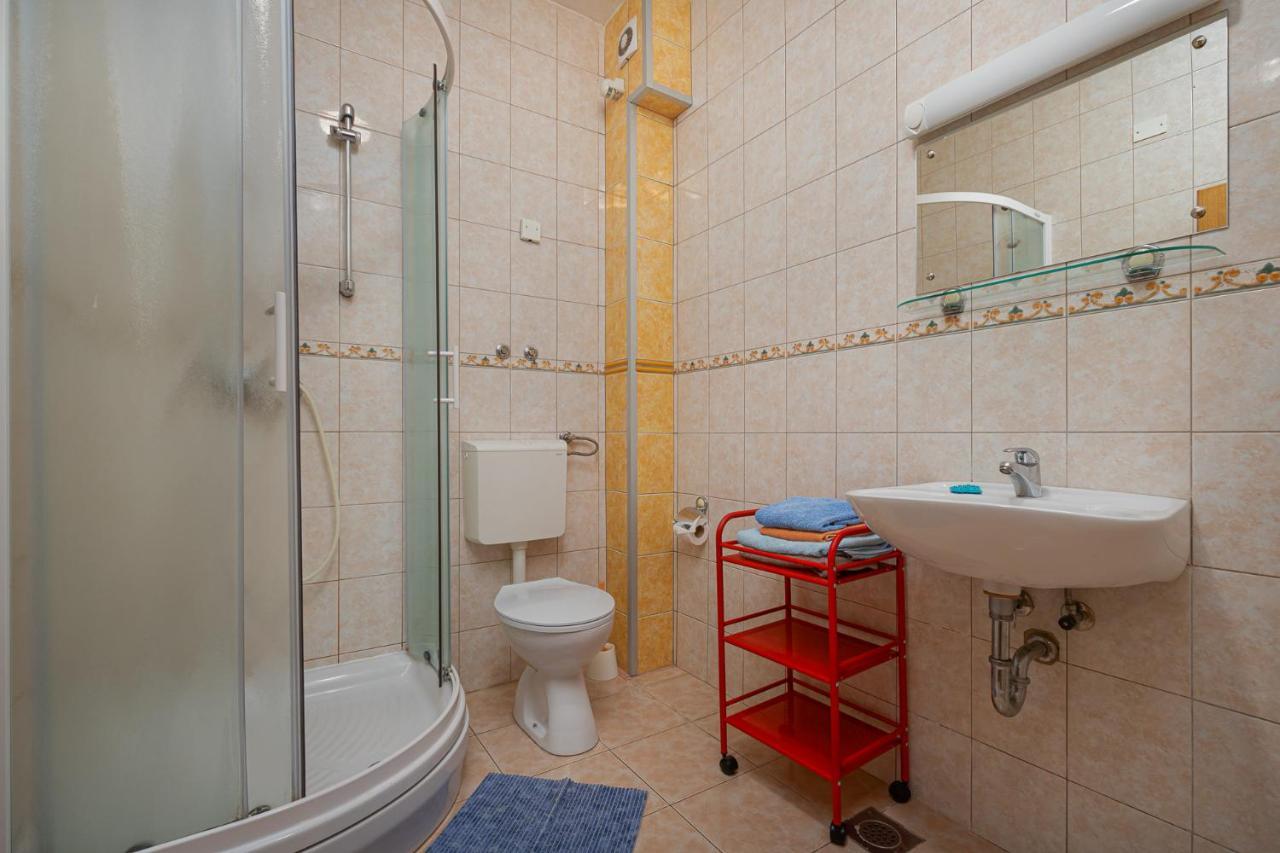 포레치 House Laura 200M From The Beach And The Center 아파트 외부 사진