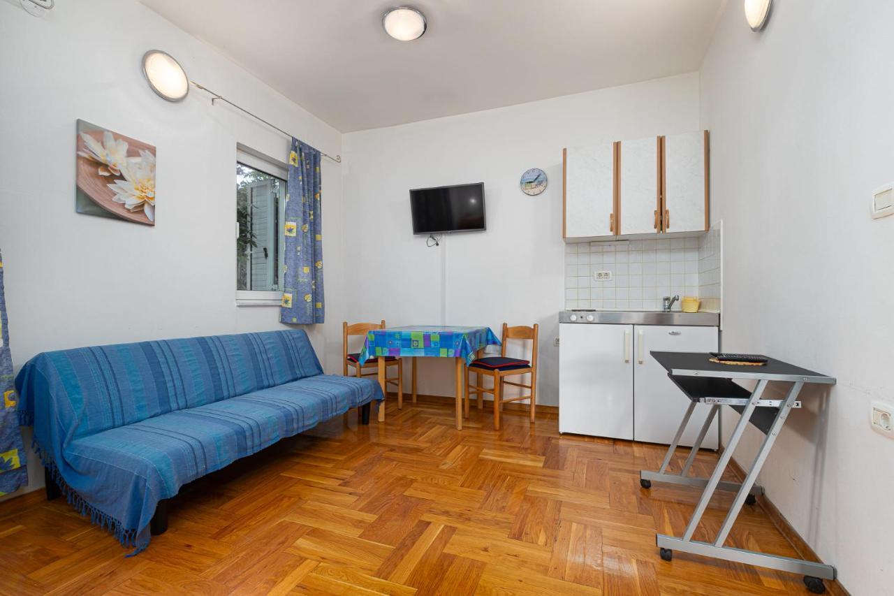 포레치 House Laura 200M From The Beach And The Center 아파트 외부 사진